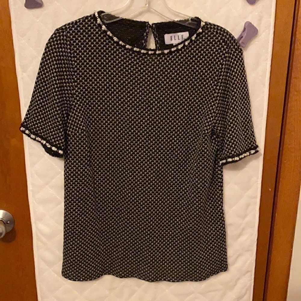 Dress shirt with Pearl accent
